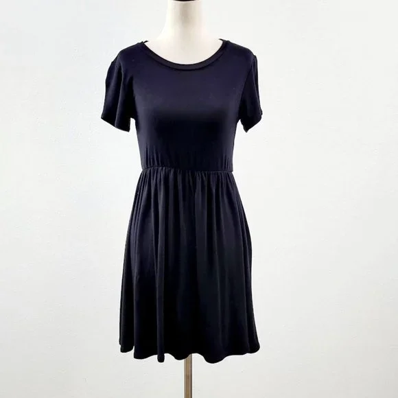 blue dress for baby girl Tova | Black High-Neck Long-Sleeve Maxi Dress